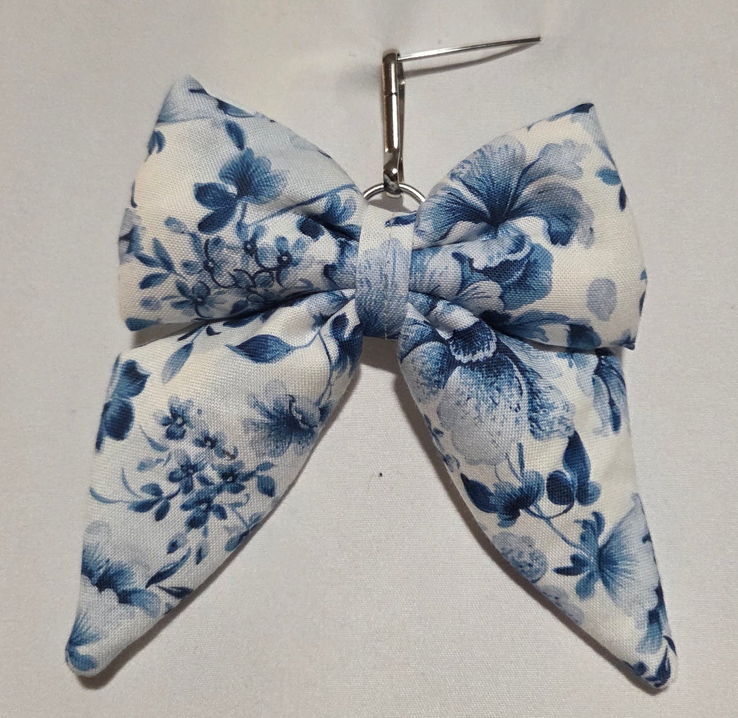 Blue and white floral puff bow key chain