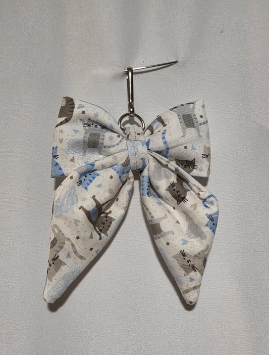 Cat puff bow key chain