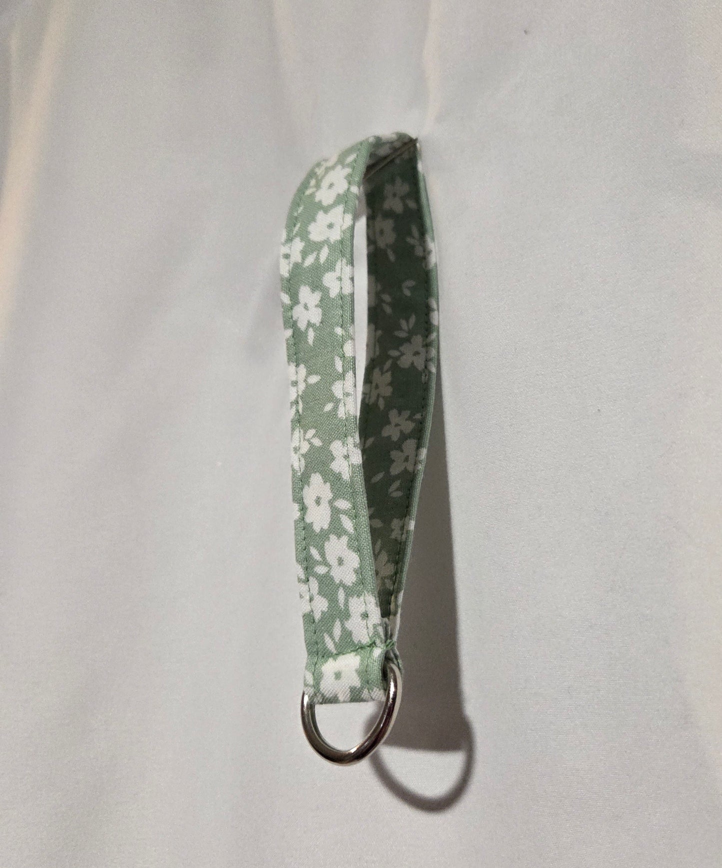 Light green and white floral wristlet