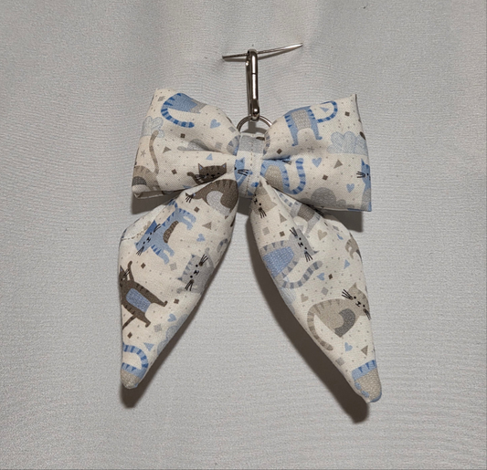 Cat puff bow key chain
