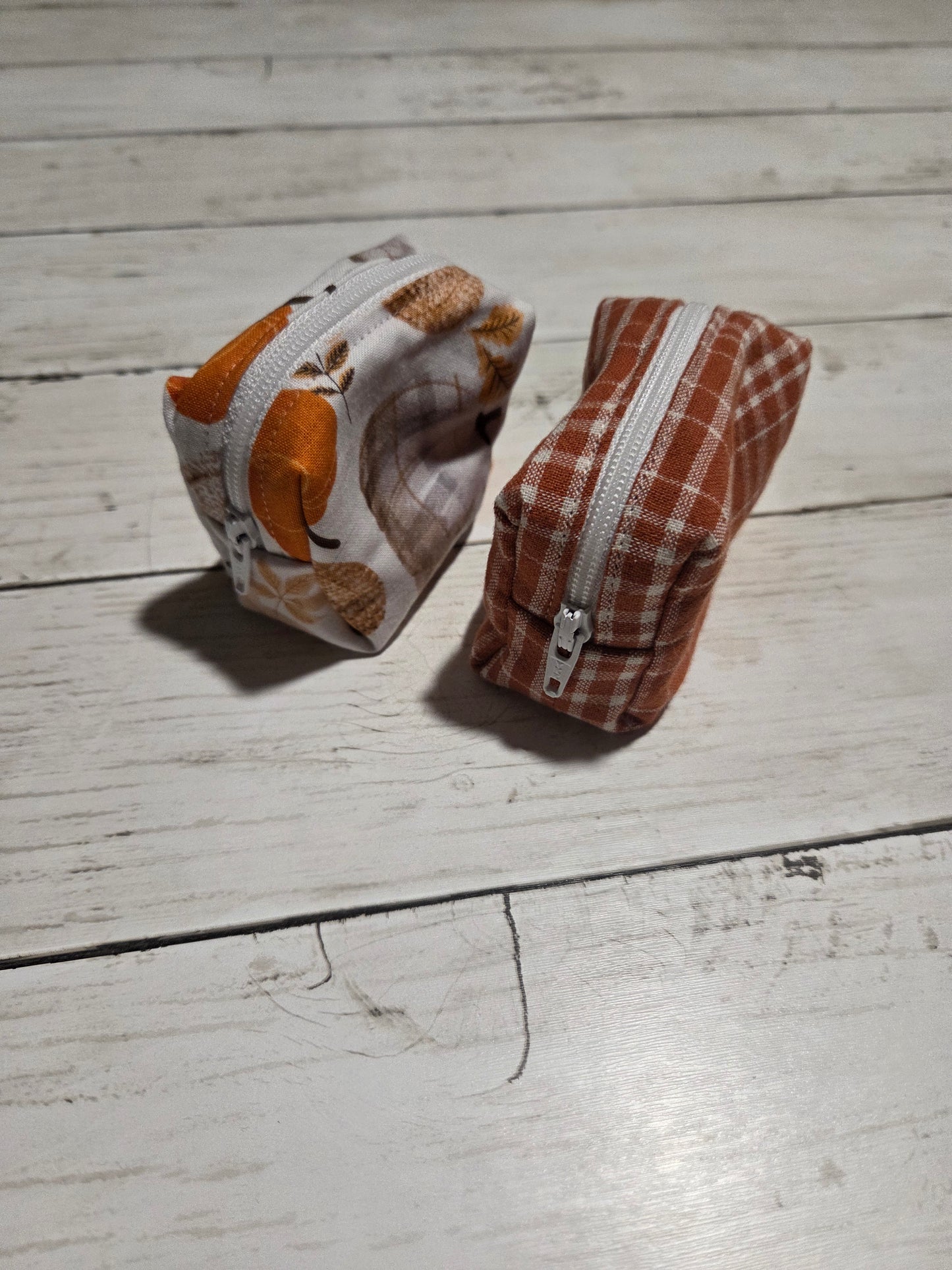 Mini boxed coin pouch